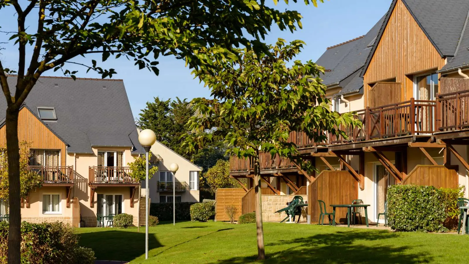 Residence-Lagrange-Les-Roches-Douvres-Saint-Briac-batiments