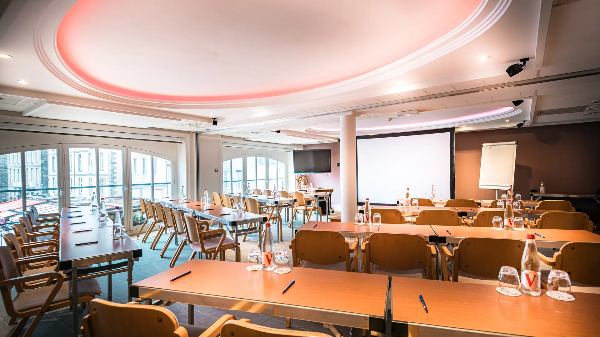 SALLE CONTINENTALE EN PLENIERE- Hôtel France et Chateauriand  St Malo