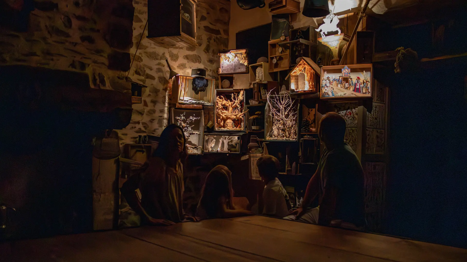 Salle 1_ Brocéliande, la Porte des Secrets ©NoëllaPennanech - Destination Brocéliande1