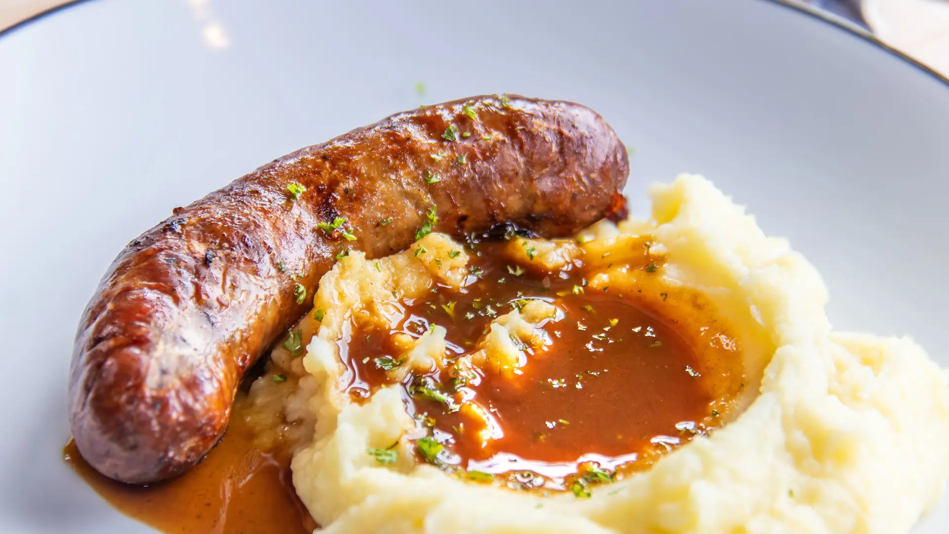 Saucisse grillée purée - Le Club Epiniac