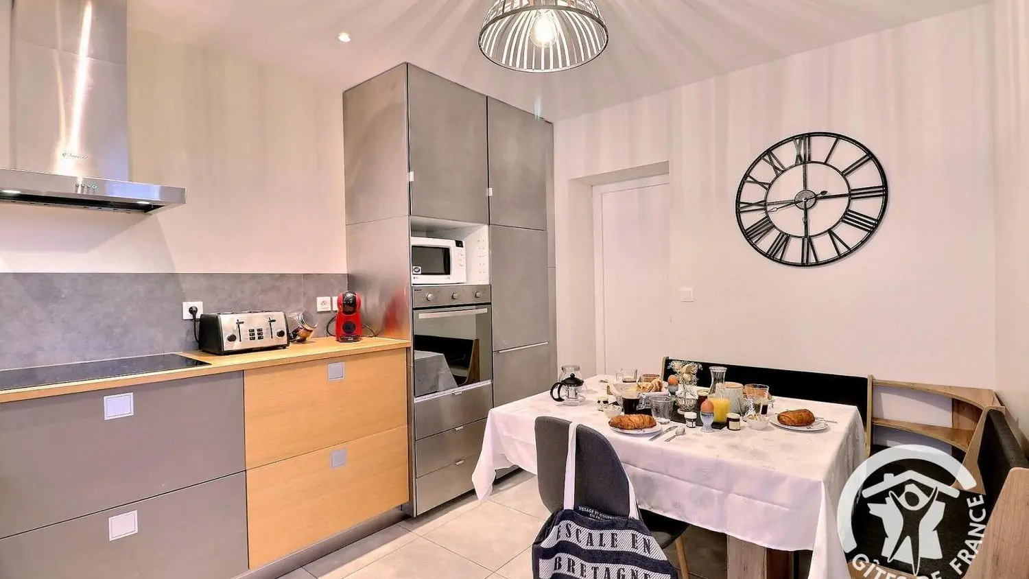 Location - la Petite Motte -St Jouan -  TABLE A MANGER