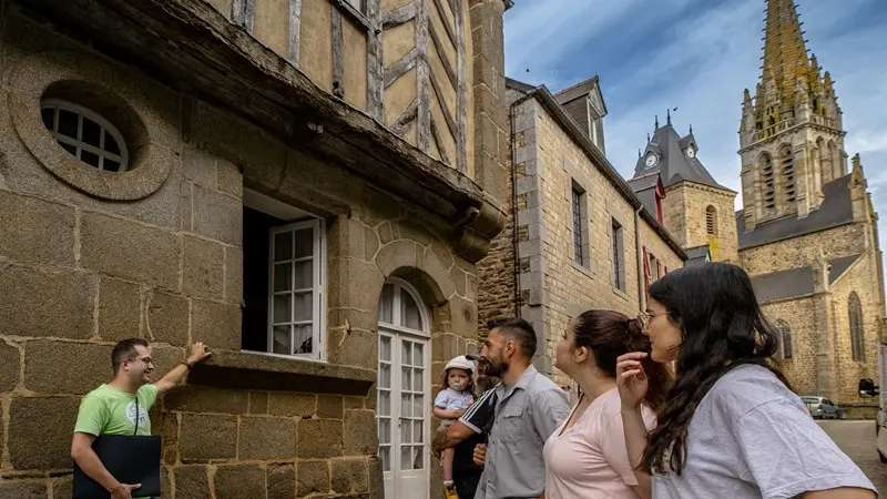Visite guidée de Bazouges - La Maison de Sandrine