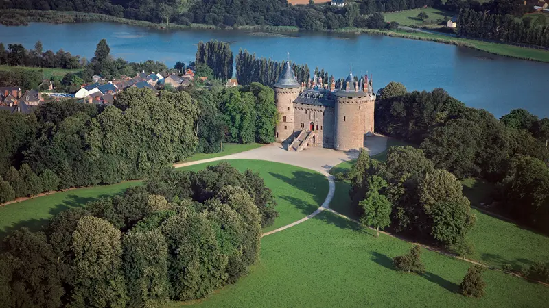 Vue aérienne du château de Combourg