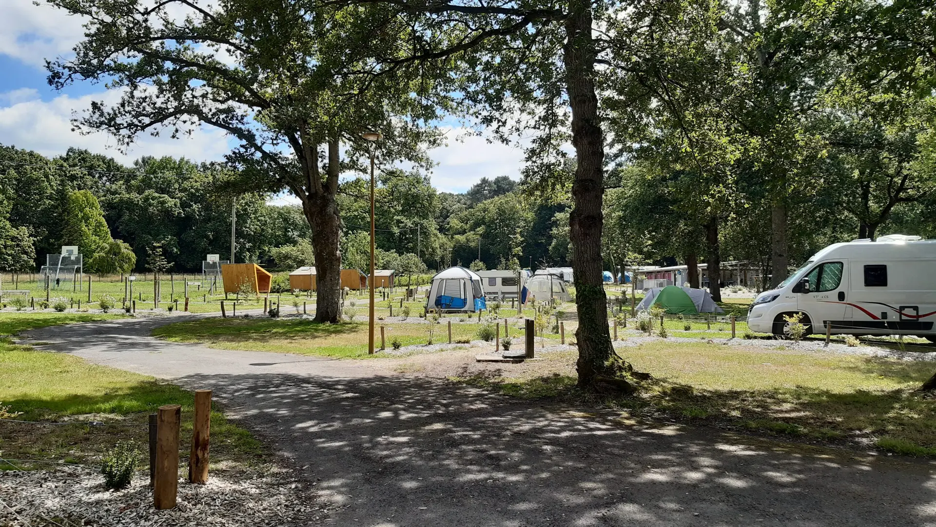 Camping de l'île aux pies à Bains-sur-Oust