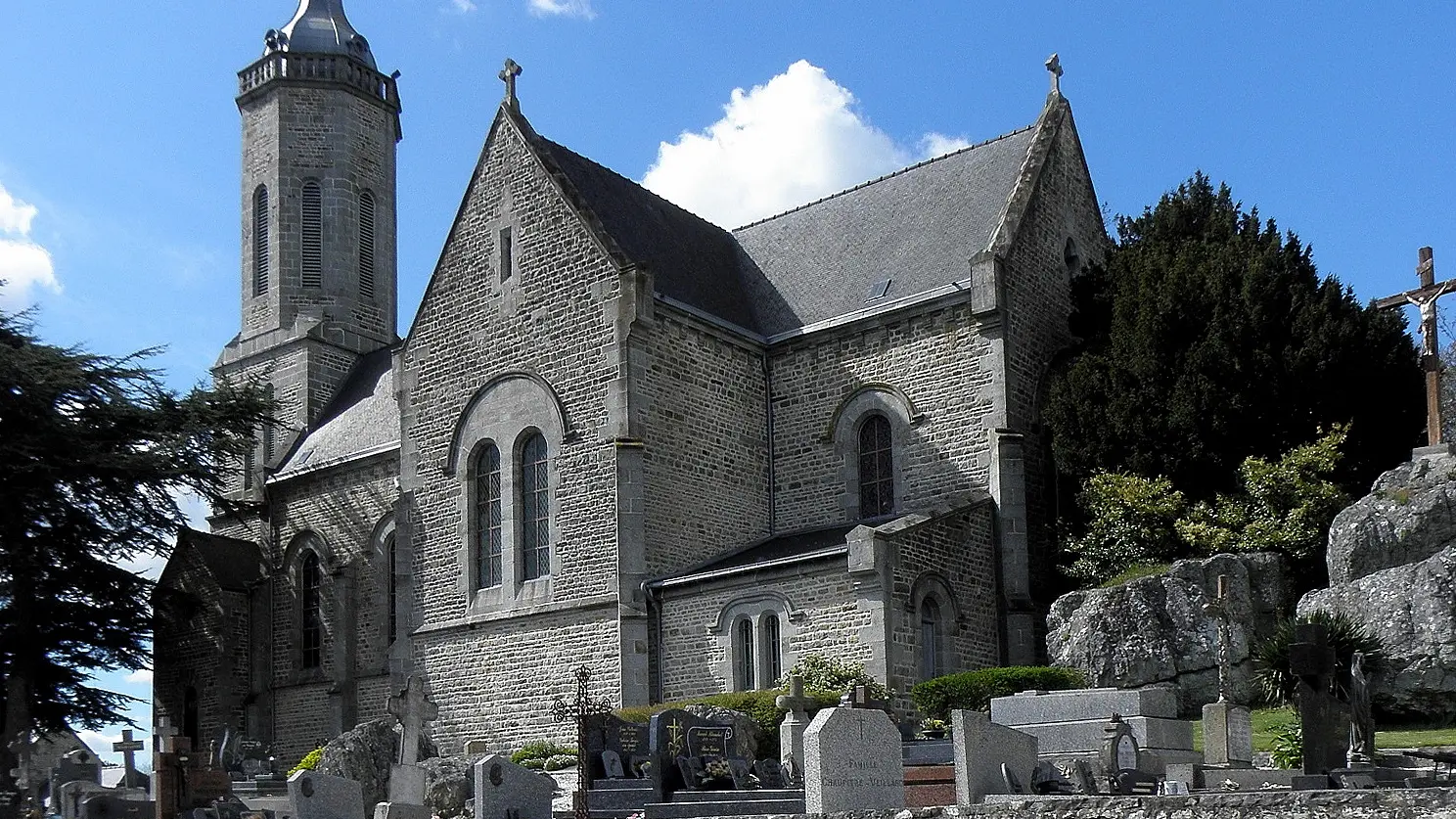 montautour église