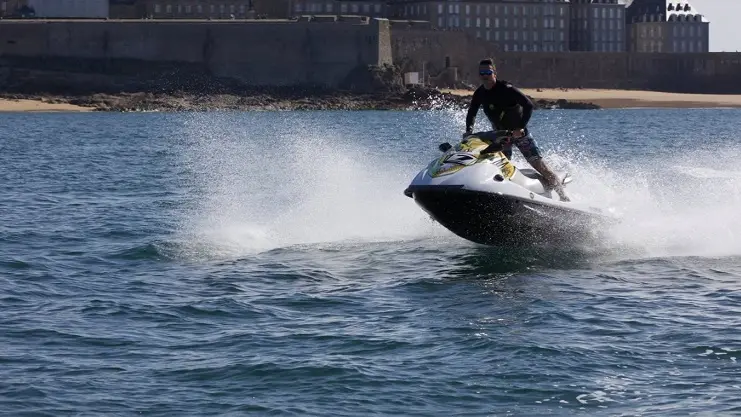 Loisirs-Nautic Motor's Evasion-Saint-Malo