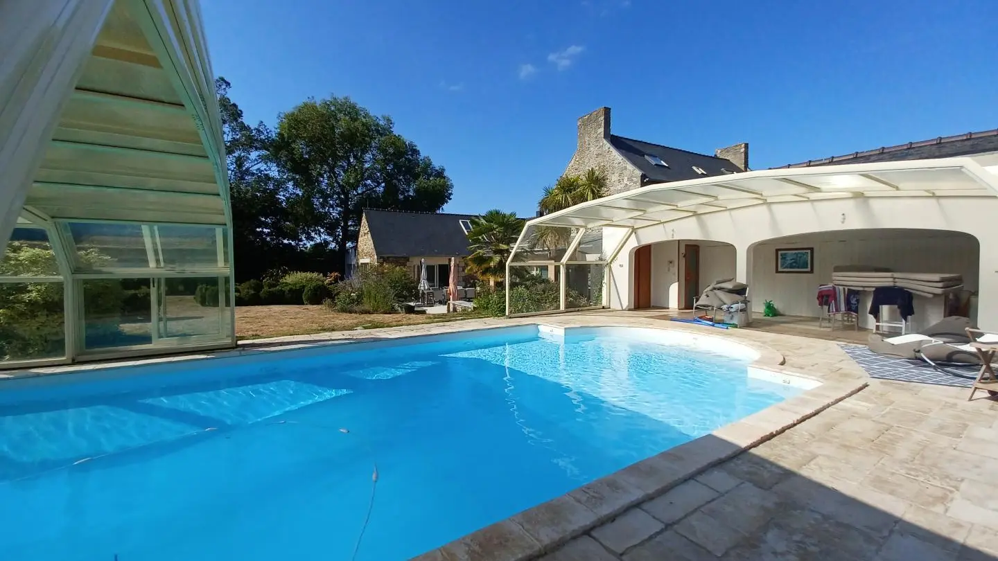Chambres d'hôtes - Les Hôtes de la Motte - St Jouan - vue exterieur  piscine
