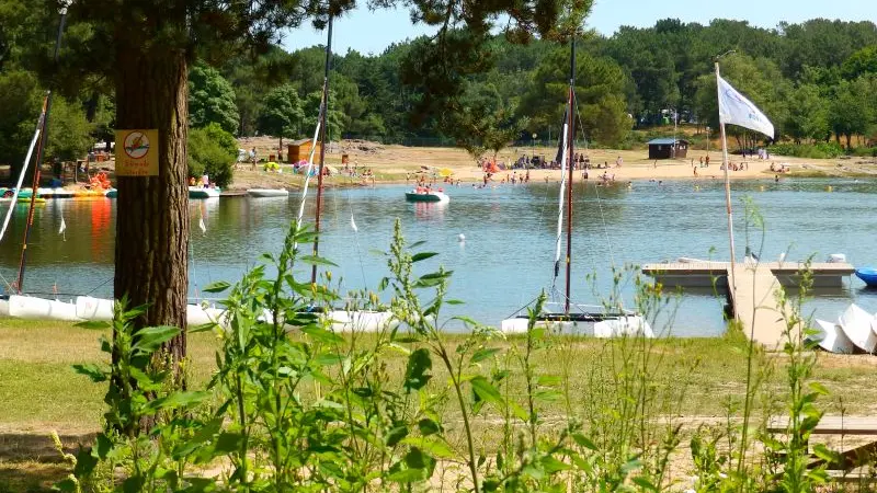 Plage du lac de Trémelin