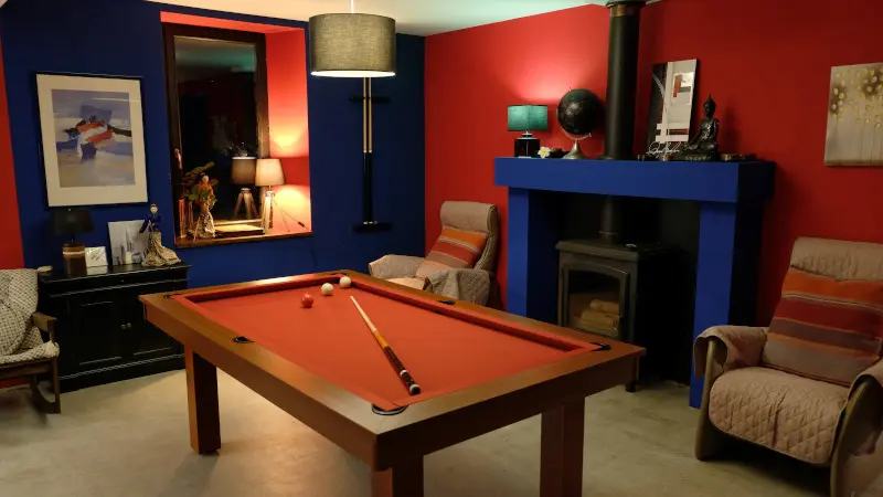 salle de billard maison jaune 800 600