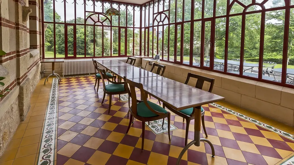 NOYANT DE TOURAINE- CHATEAU DE BROU-Villa veranda GG