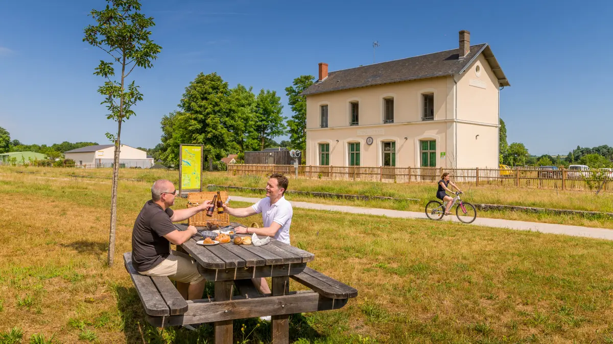 4_gite-de-groupe-gare-de-ligre-sur-la-voie-verte_jean-christophe-coutand_2031-12-31_medium