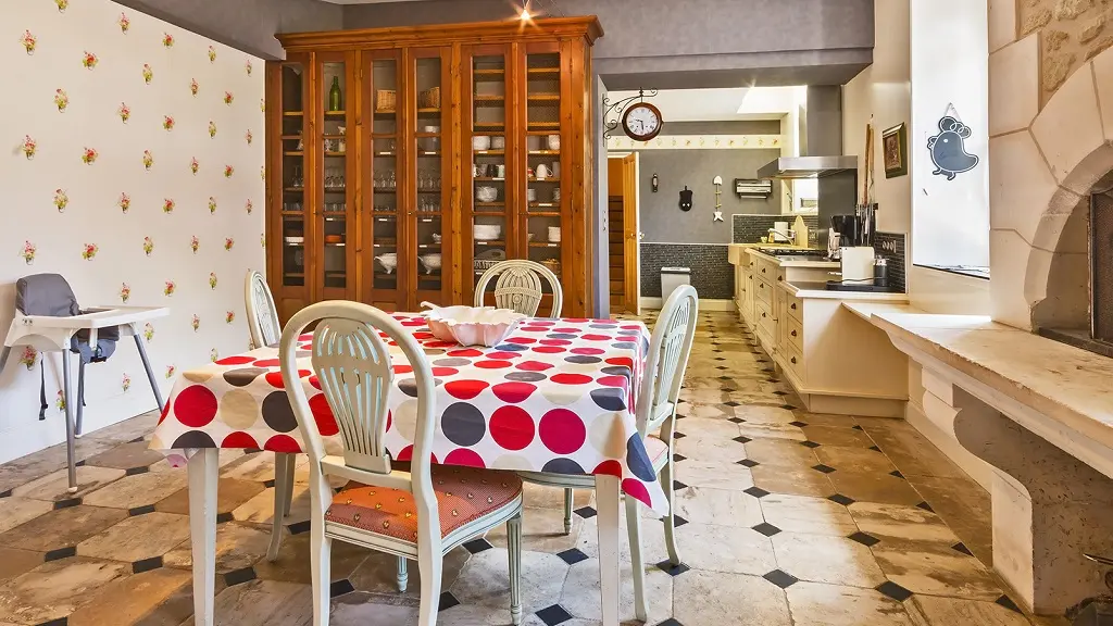 NOYANT DE TOURAINE- CHATEAU DE BROU-Villa cuisine GG