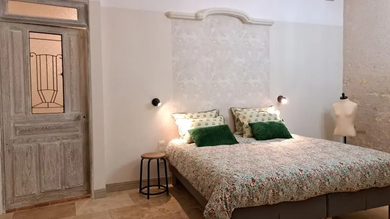 7. Le  Grand Roc Touraine gîte de Groupe 16 pers près Chenonceau  (2) Chambre accessible partie gauche