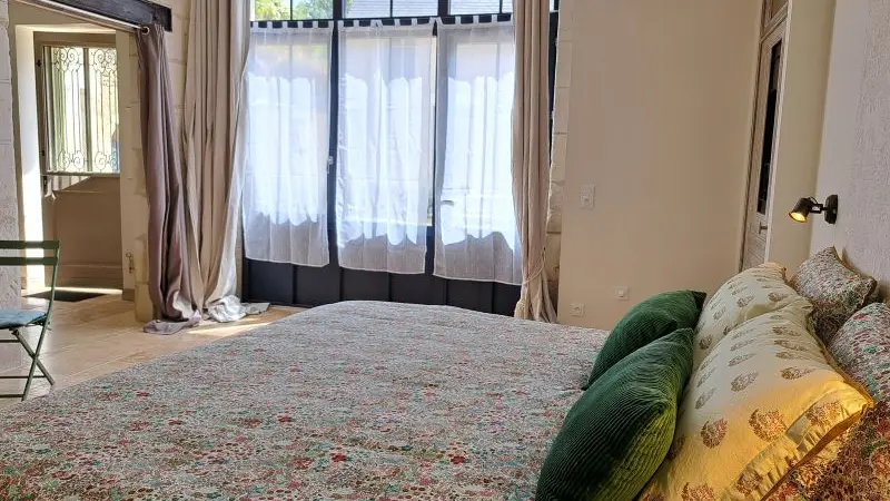 8. Le  Grand Roc Touraine gîte de Groupe 16 pers près Chenonceau  Grande chambre avec salle d'eau partie gauche