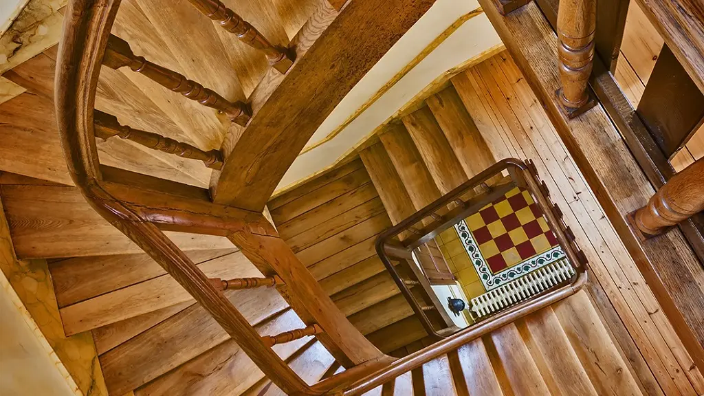 NOYANT DE TOURAINE- CHATEAU DE BROU-Villa escalier GG