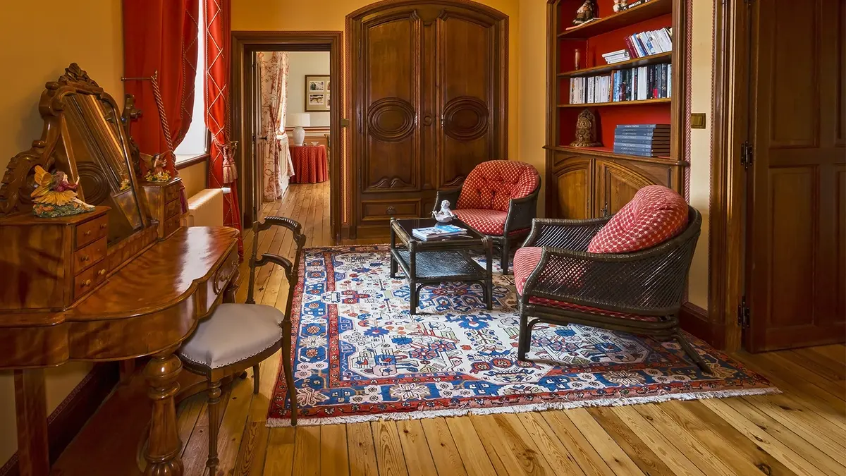 NOYANT DE TOURAINE- CHATEAU DE BROU-Salon suite 1