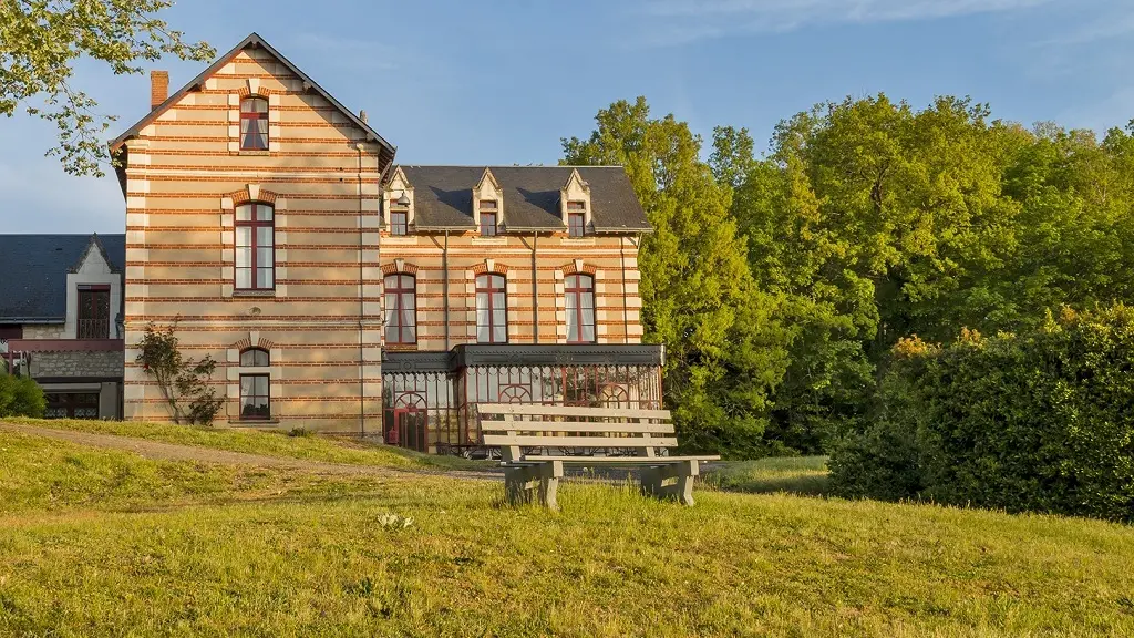 NOYANT DE TOURAINE- CHATEAU DE BROU