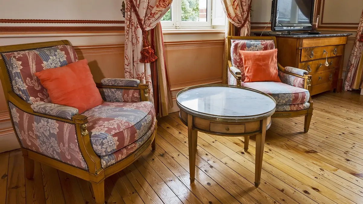 NOYANT DE TOURAINE- CHATEAU DE BROU-Mobilier suite 1
