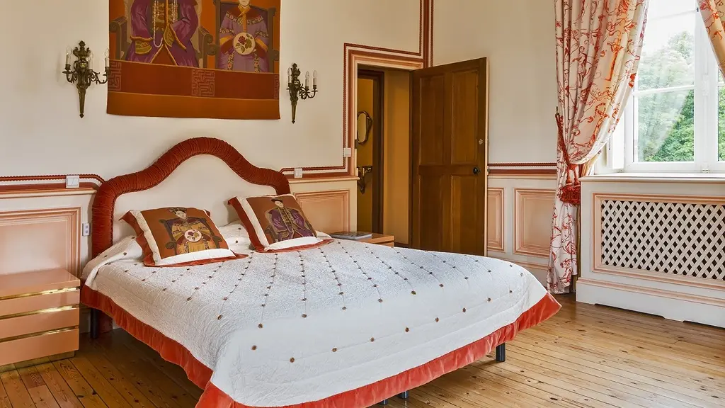 NOYANT DE TOURAINE- CHATEAU DE BROU-Villa chambre 1 GG
