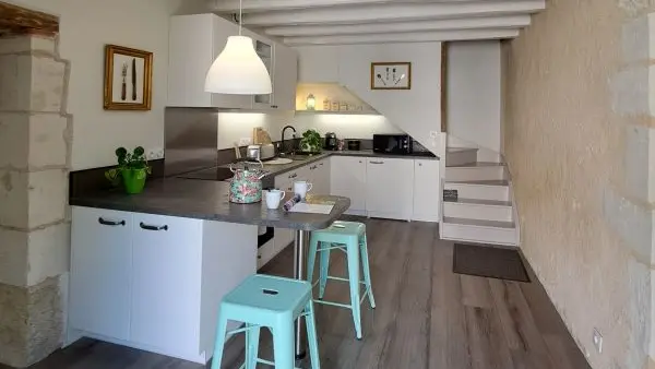 12. Le  Grand Roc Touraine gîte de Groupe 16 pers près Chenonceau Cuisine partie droite