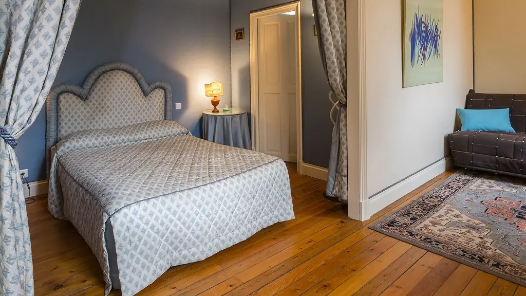 NOYANT DE TOURAINE- CHATEAU DE BROU-Villa chambre 2 GG