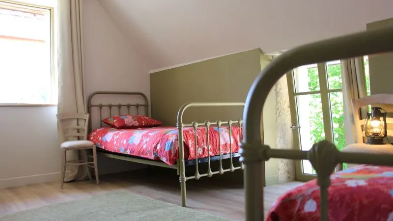 15. Le  Grand Roc Touraine gîte de Groupe 16 pers près Chenonceau  Chambre 2 lits partie droite