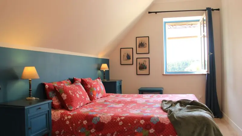 17. Le  Grand Roc Touraine gîte de Groupe 16 pers près Chenonceau  Chambre 2 lits adulte partie droite