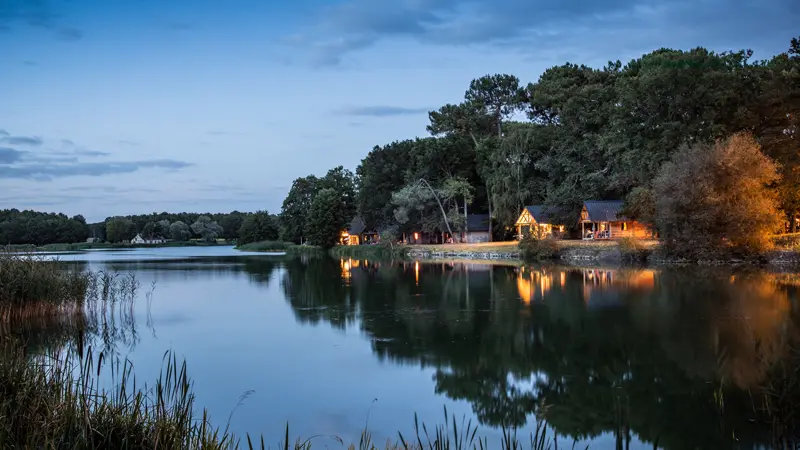 Huttopia vue sur le lac