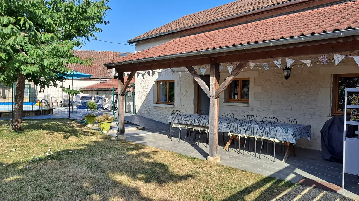ACVL-CHAVEIGNE- GÎTE ANGULUS RIDET- David Charbonnier-07.2035-3-Terrasse