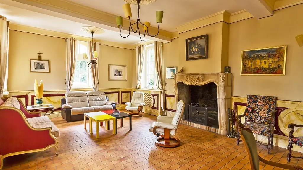 NOYANT DE TOURAINE- CHATEAU DE BROU- Villa salon GG