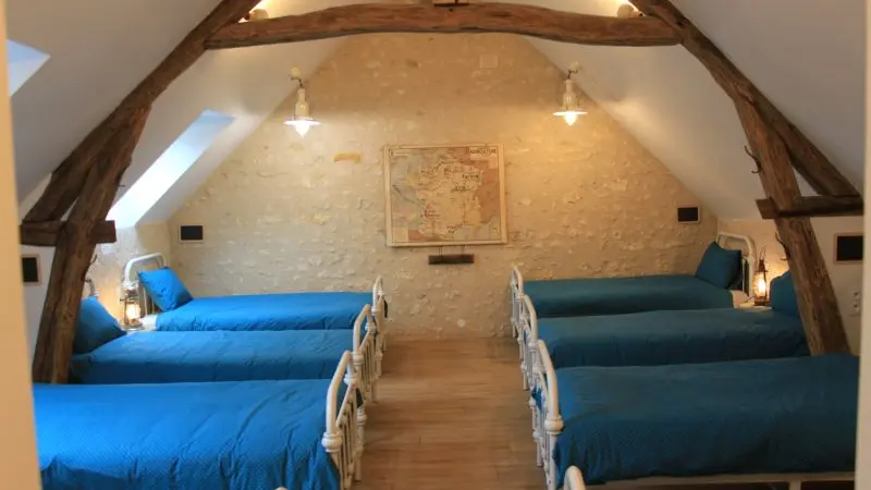 3. Le  Grand Roc Touraine gîte de Groupe près Chenonceau Dortoir 8 pers partie gauche