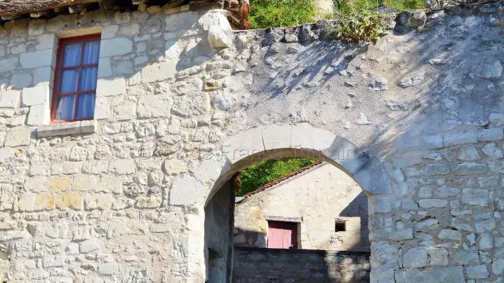 A l'Ombre de l'Abbatiale_15