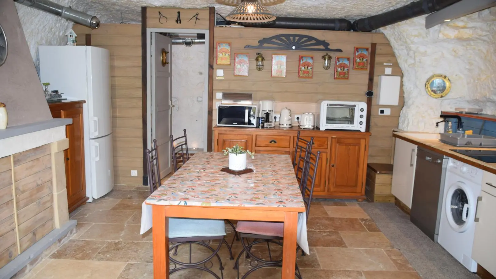 Troglo-gîte Pierre de Lumière_10