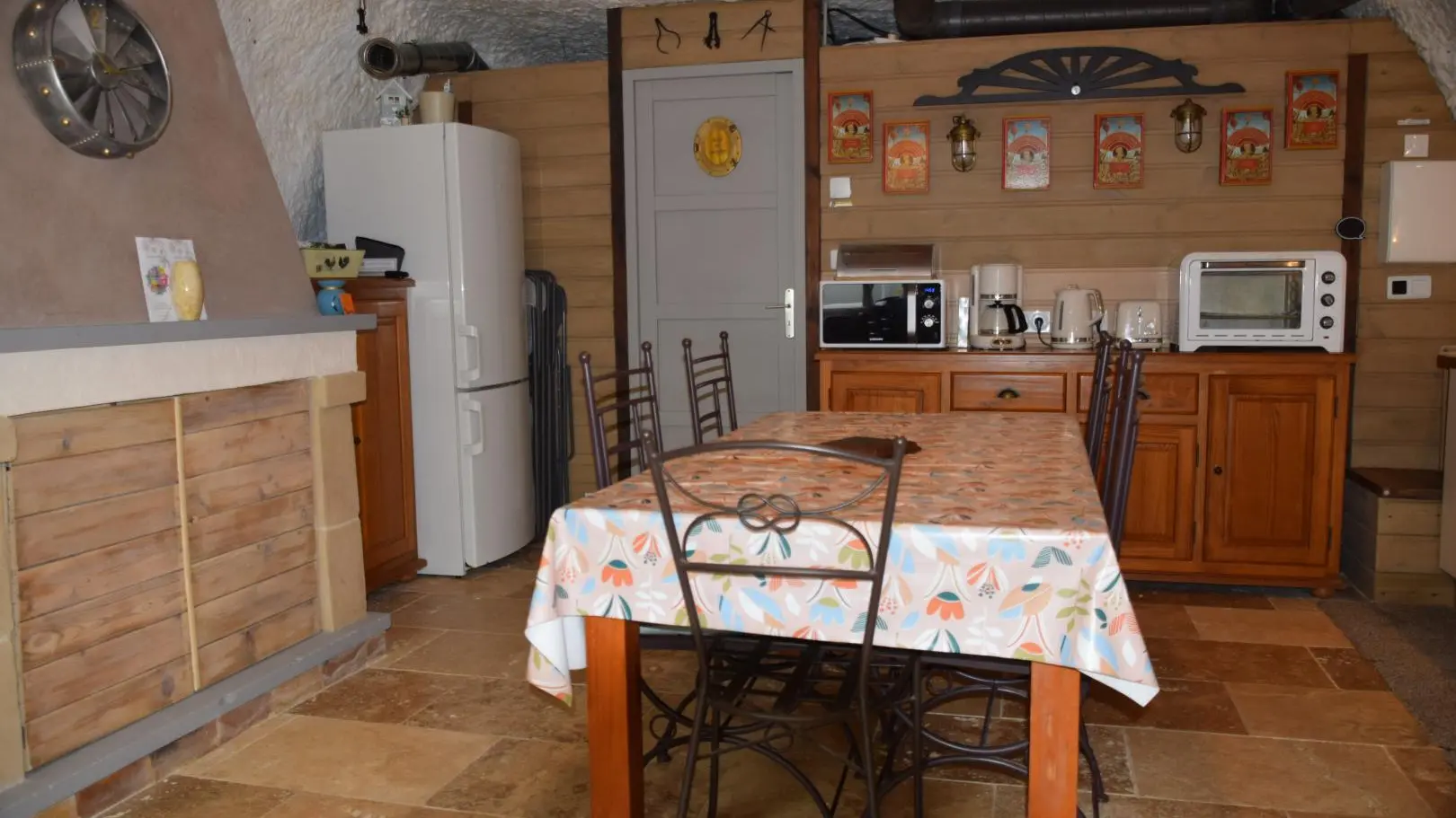 Troglo-gîte Pierre de Lumière_10