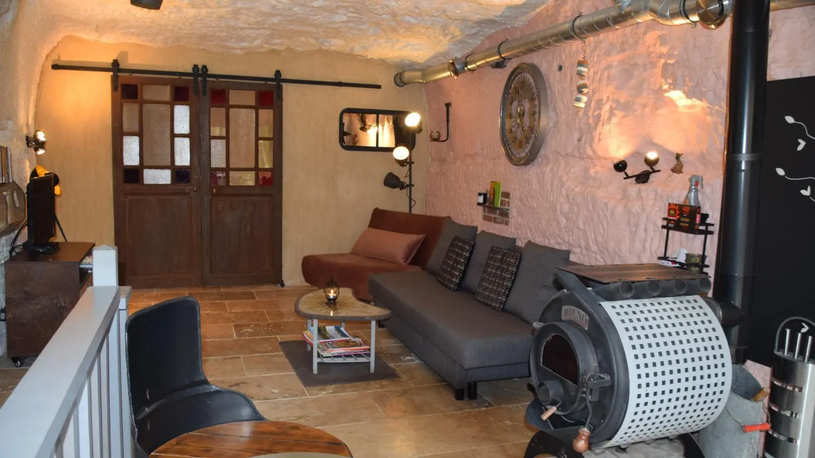 Troglo-gîte Pierre de Lumière_13