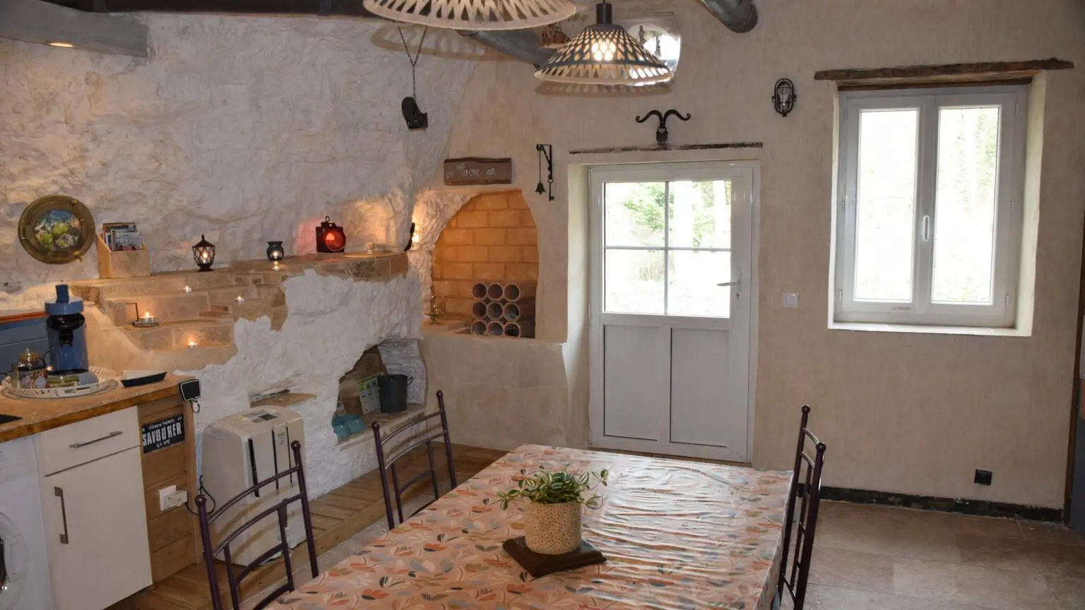 Troglo-gîte Pierre de Lumière_9