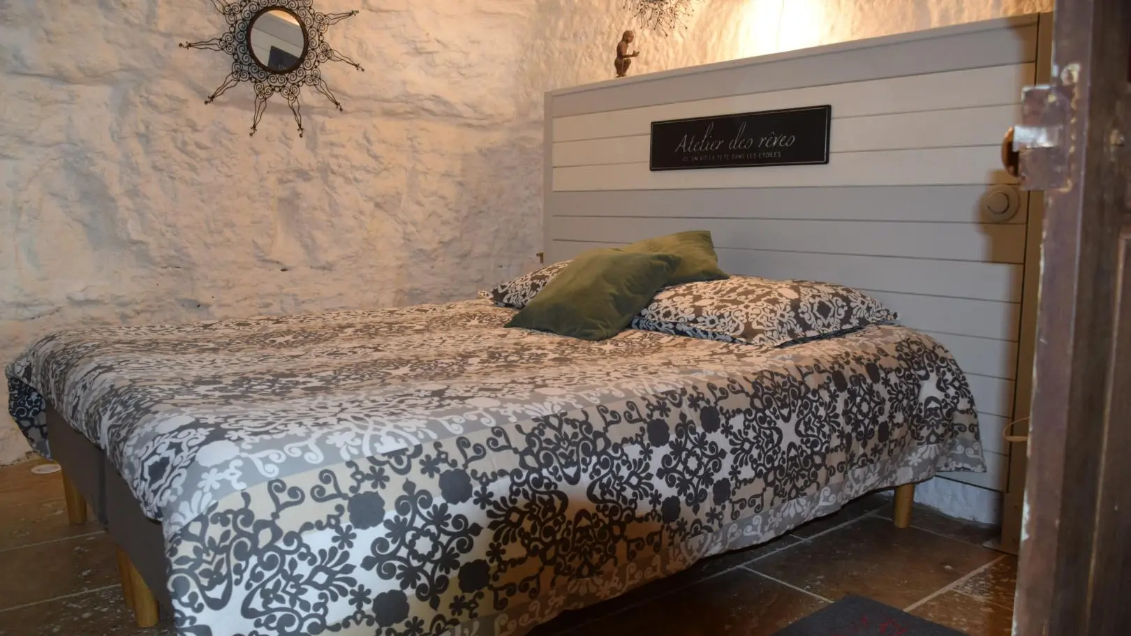 Troglo-gîte Pierre de Lumière_15