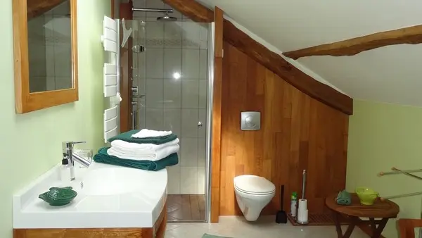 ACVL-Beaumont-en-veron--Les-fromentaux-SdB-chambre-Ibiscus