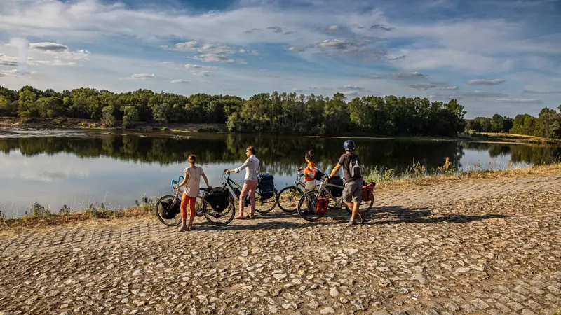 Les quais de Bréhémont. Boucle vélo n°20 : au fil de l'eau