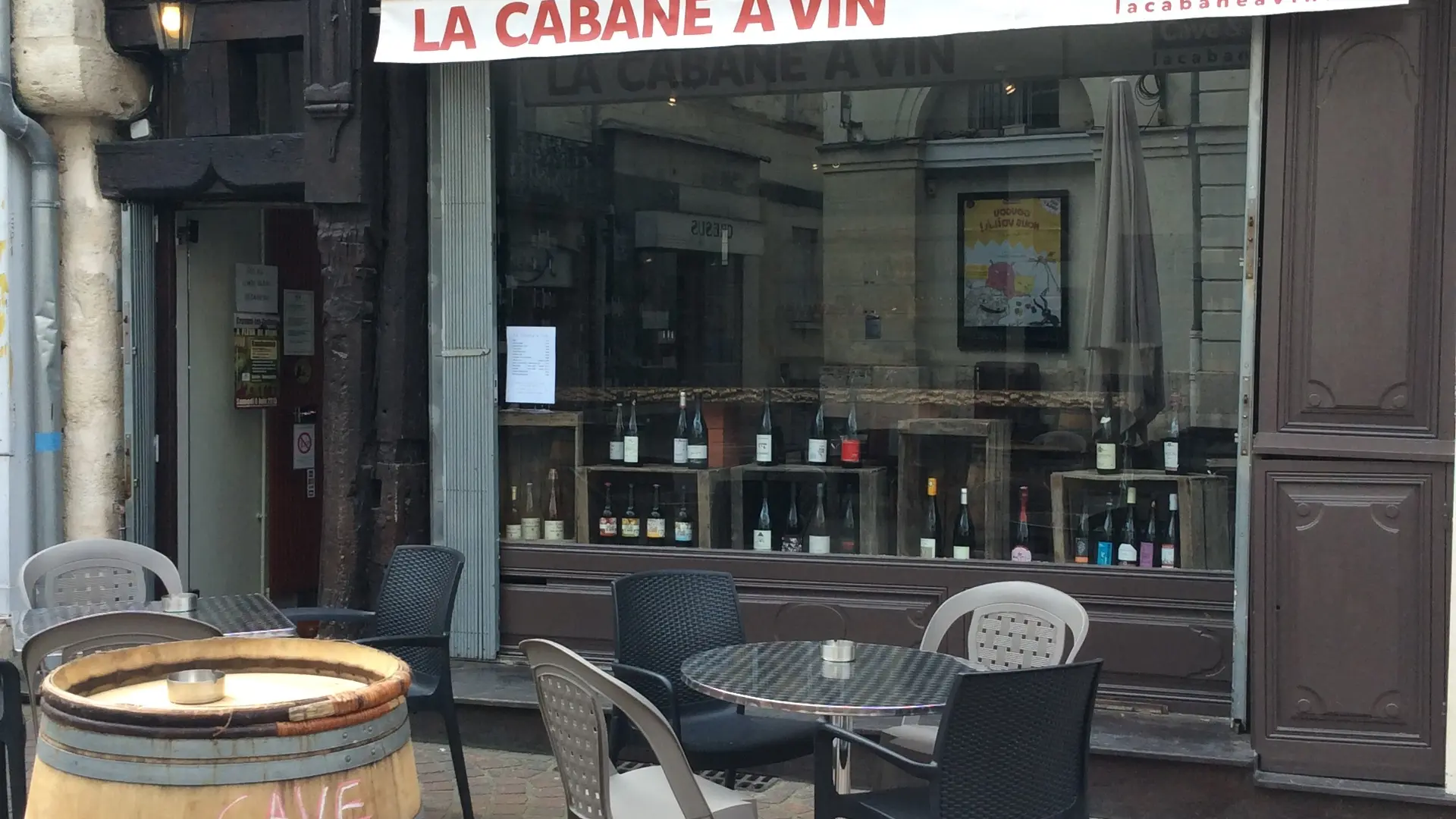 CABANE A VIN 1