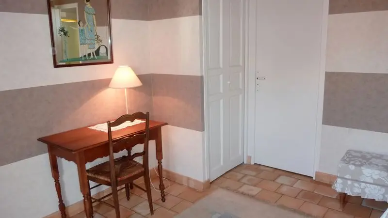 COUZIERS GITE DU CLOSET 4