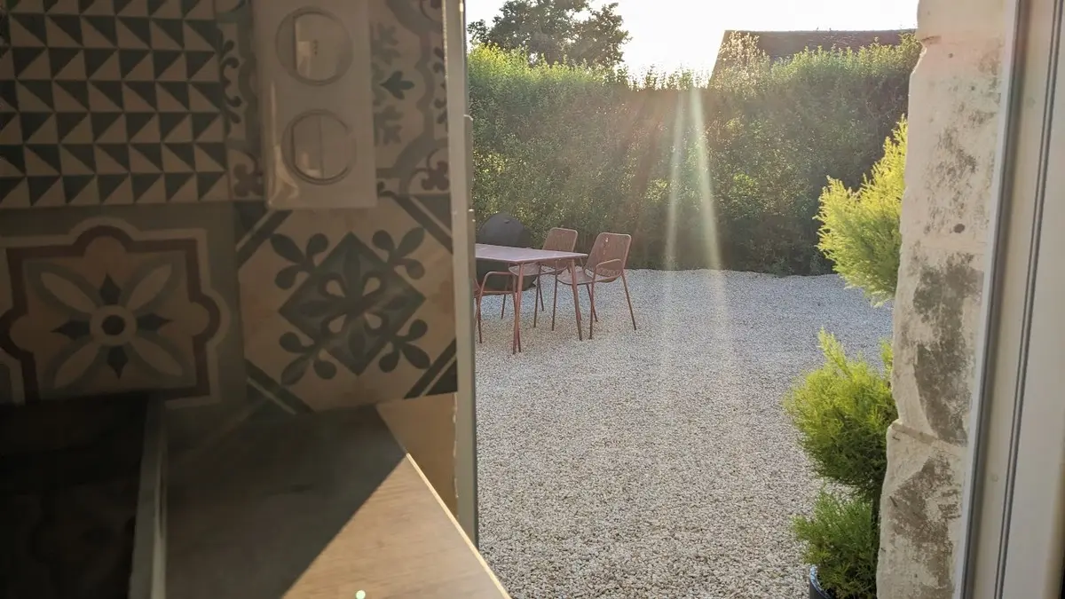 CROUZILLES-Gite-Domaine des feuillant- La petite maison (3)