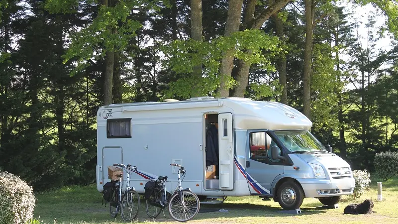 Camping Les Acacias accueil camping-cars