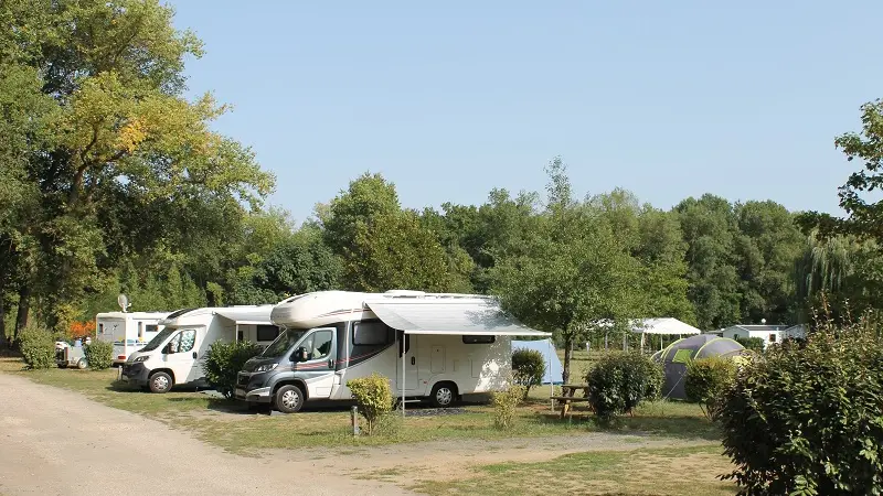 Camping Les Acacias accueil camping-cars