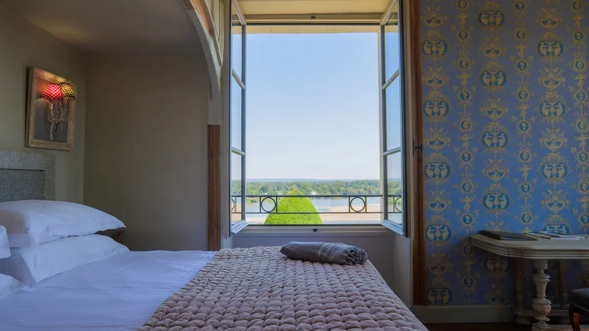 Château de Candes - Chambre au Château vue Loire ©Martin Baron