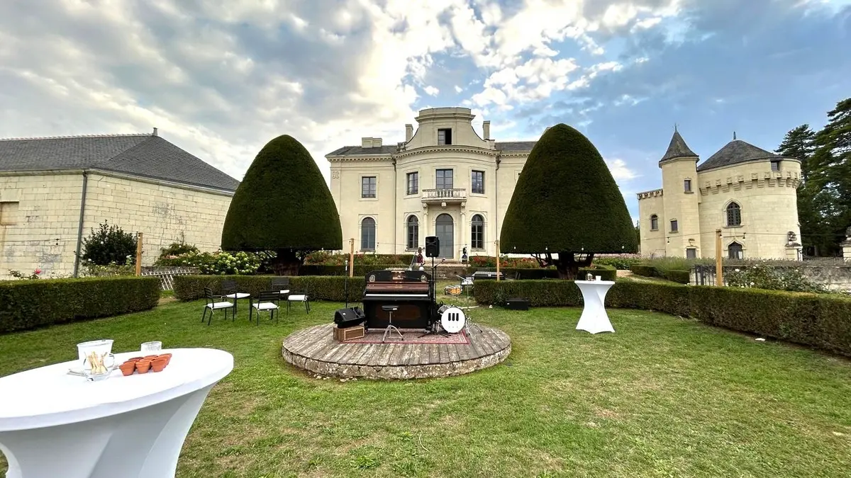 Château de candes - Animation terrasse ©B. Pignet
