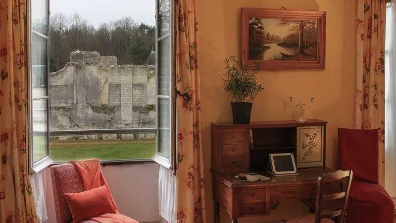 Chambre Rouge_les_ateliers_la_chartreuse_du_liget_chemillé_sur_indrois_Locjes_val_de_Loire