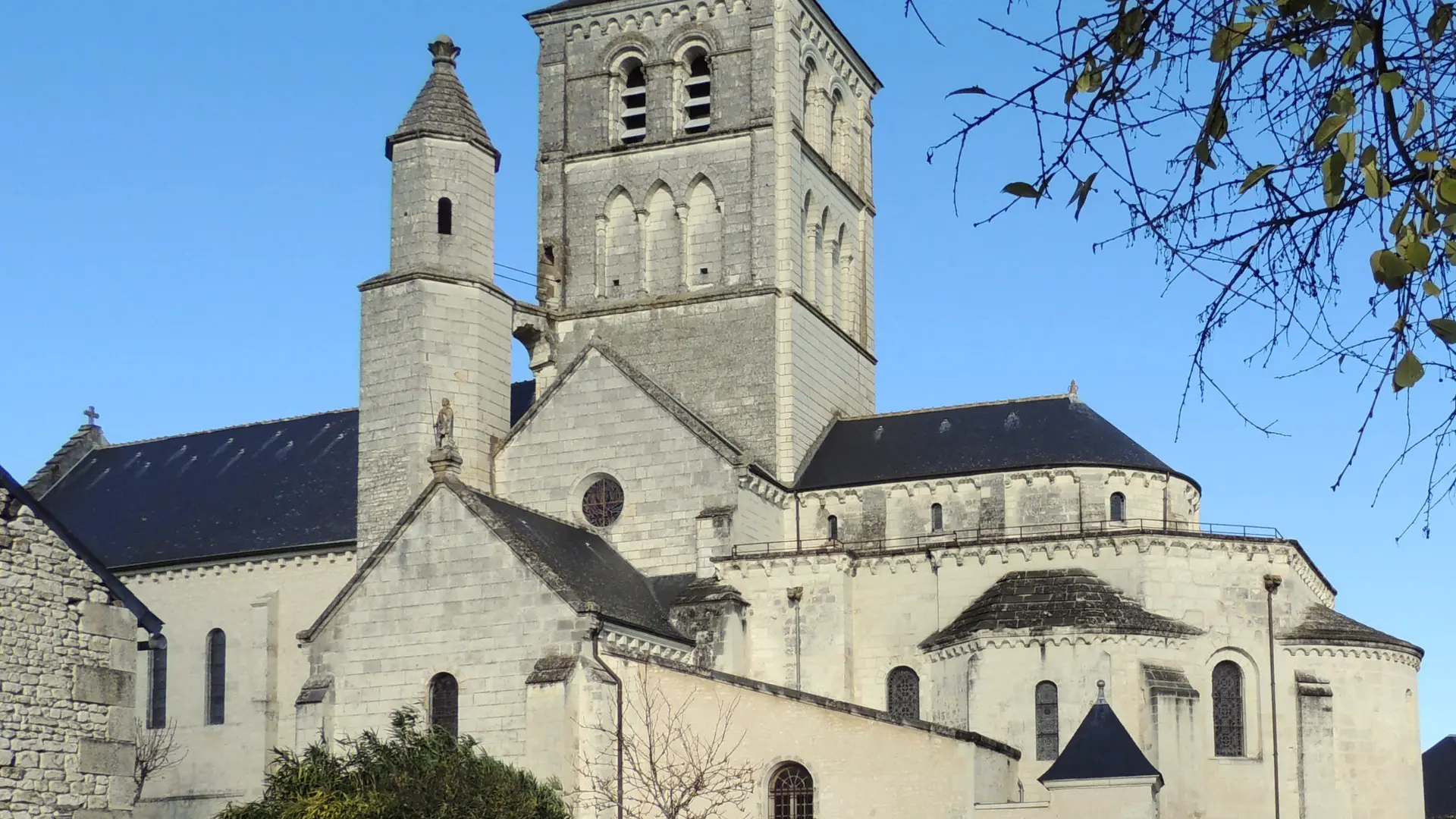 Collegiale Saint Georges - Faye la Vineuse