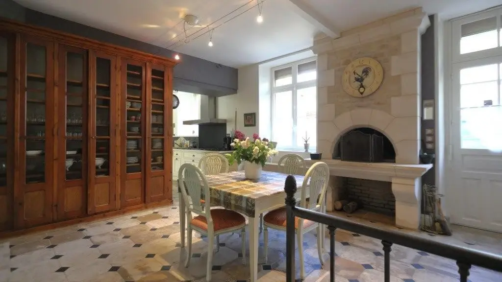 NOYANT DE TOURAINE- CHATEAU DE BROU-Cuisine villa