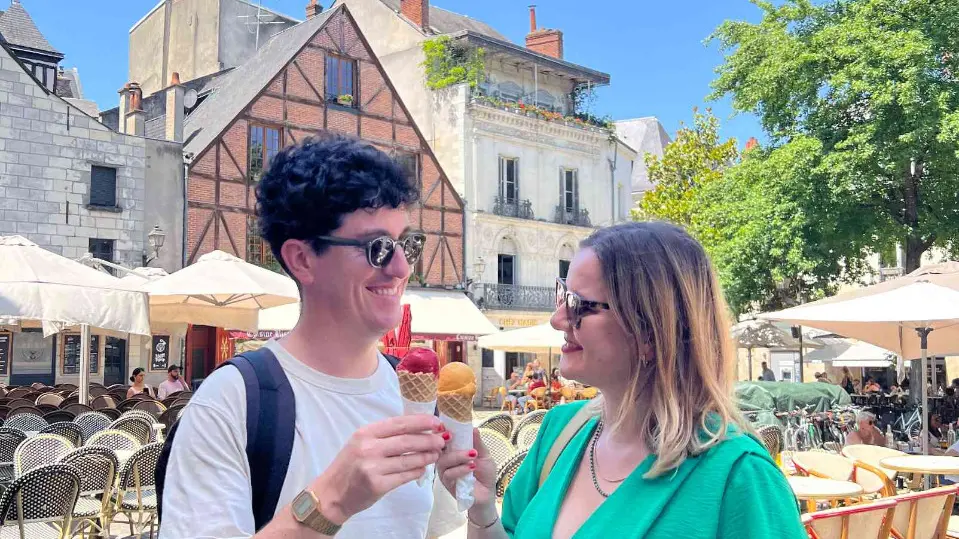 Dégustation glacée sur la place Plumereau